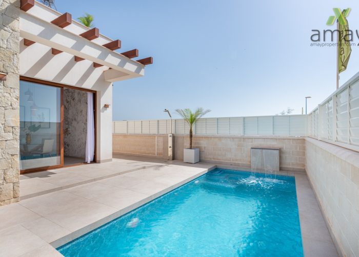 Vivienda con piscina en Vera